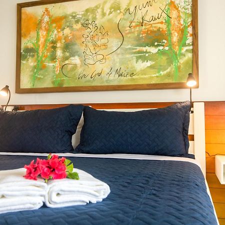 Treetops Hotel Caye Caulker Bagian luar foto