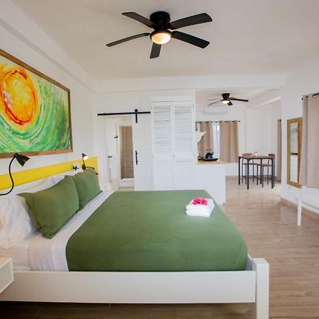Treetops Hotel Caye Caulker Bagian luar foto