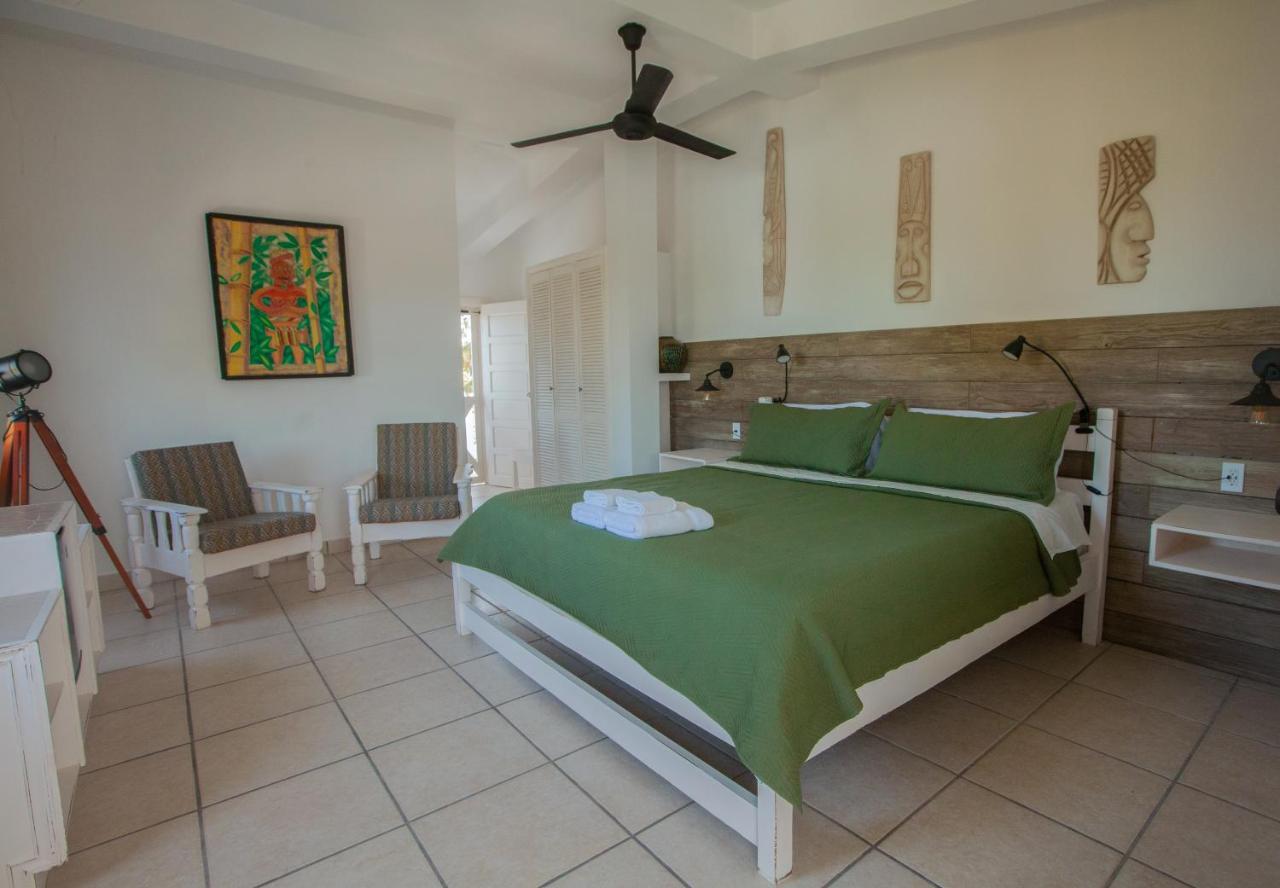 Treetops Hotel Caye Caulker Bagian luar foto