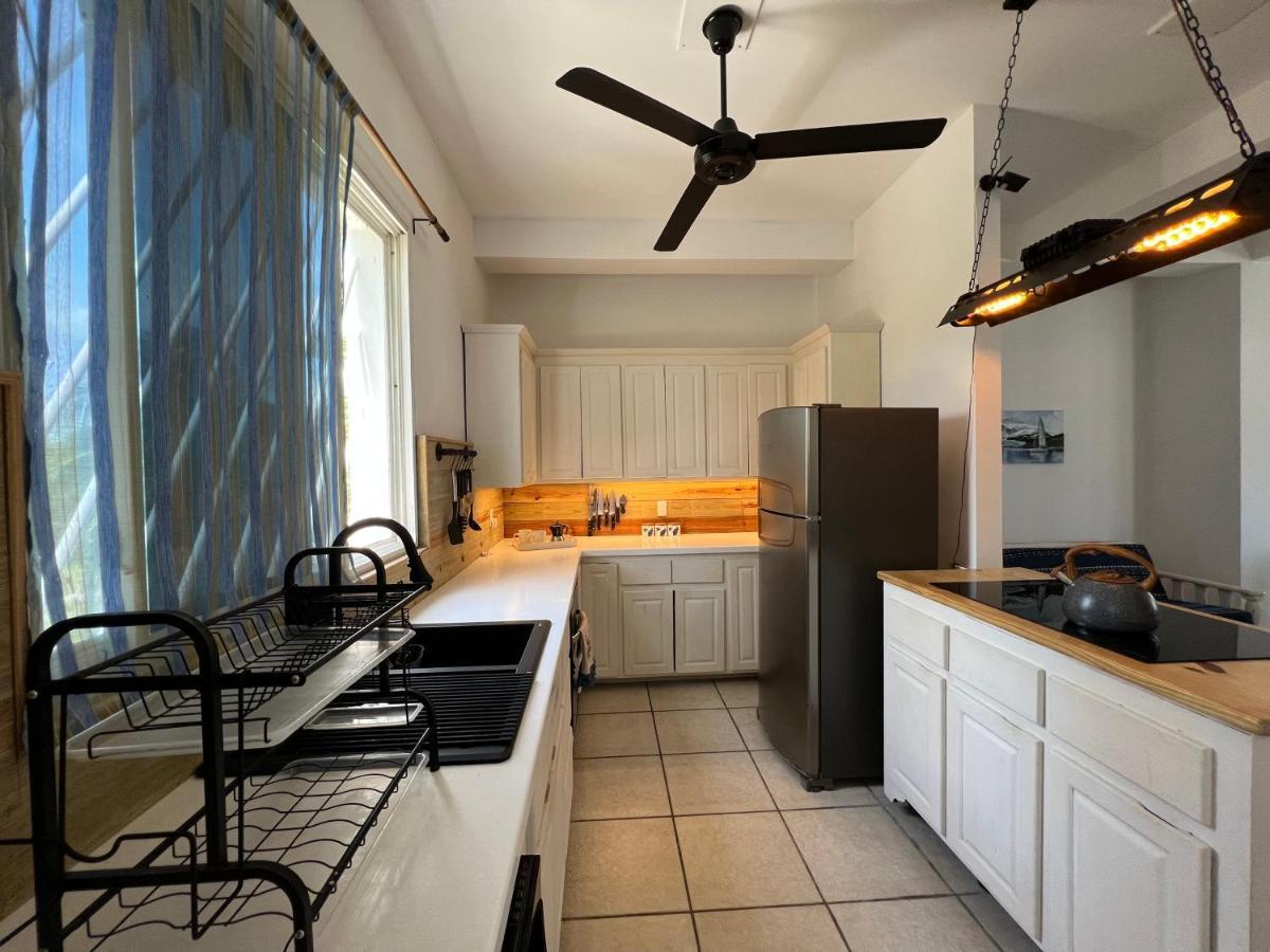 Treetops Hotel Caye Caulker Bagian luar foto