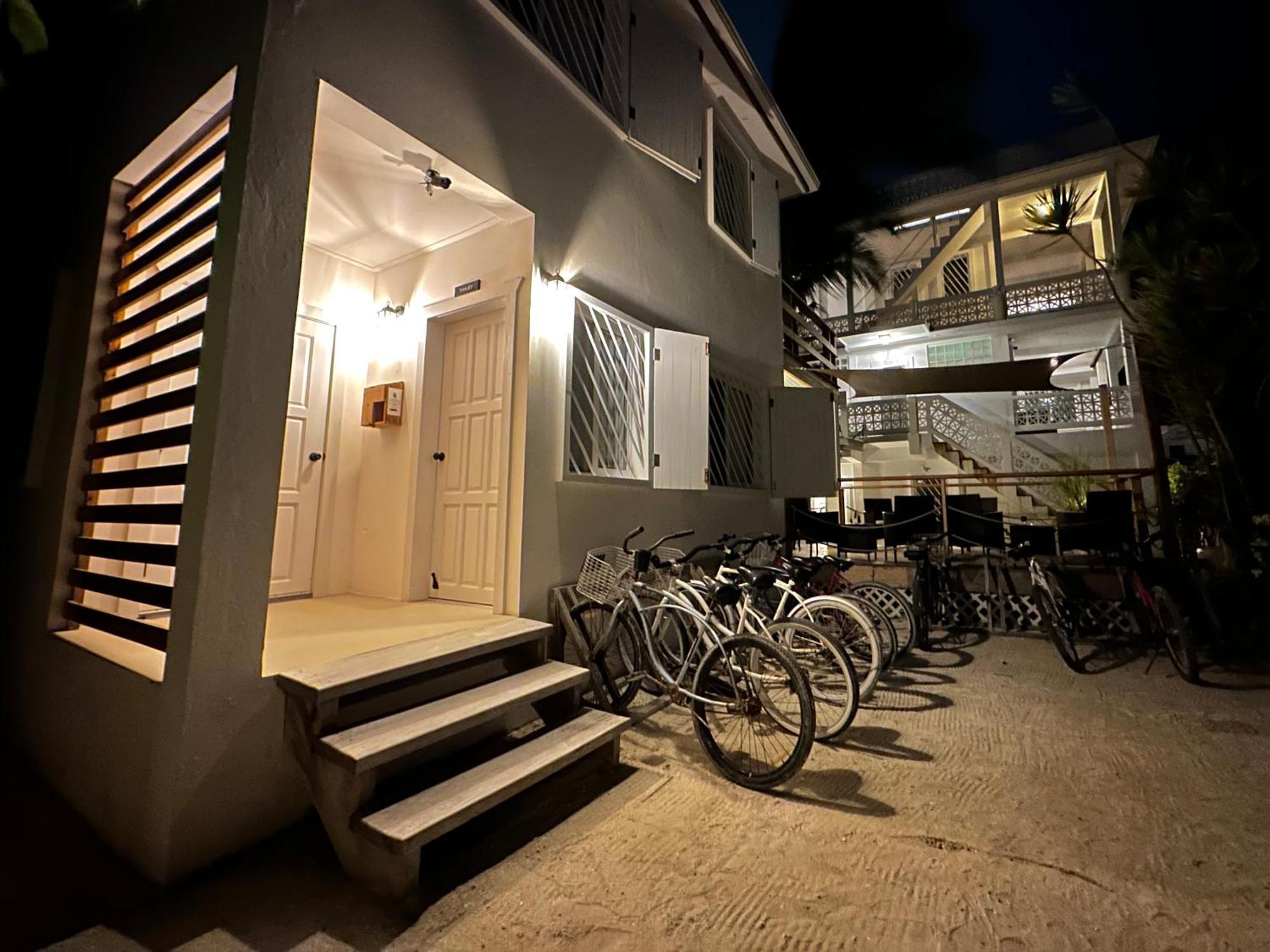 Treetops Hotel Caye Caulker Bagian luar foto
