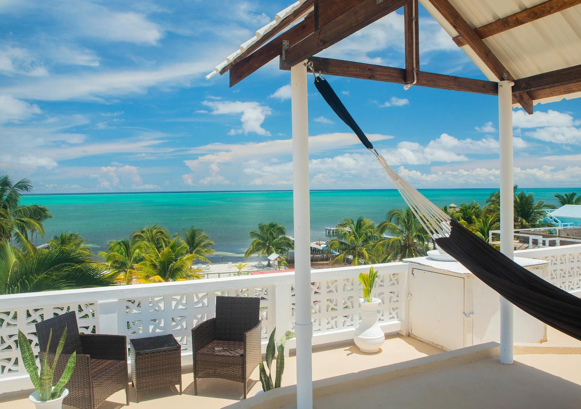 Treetops Hotel Caye Caulker Bagian luar foto