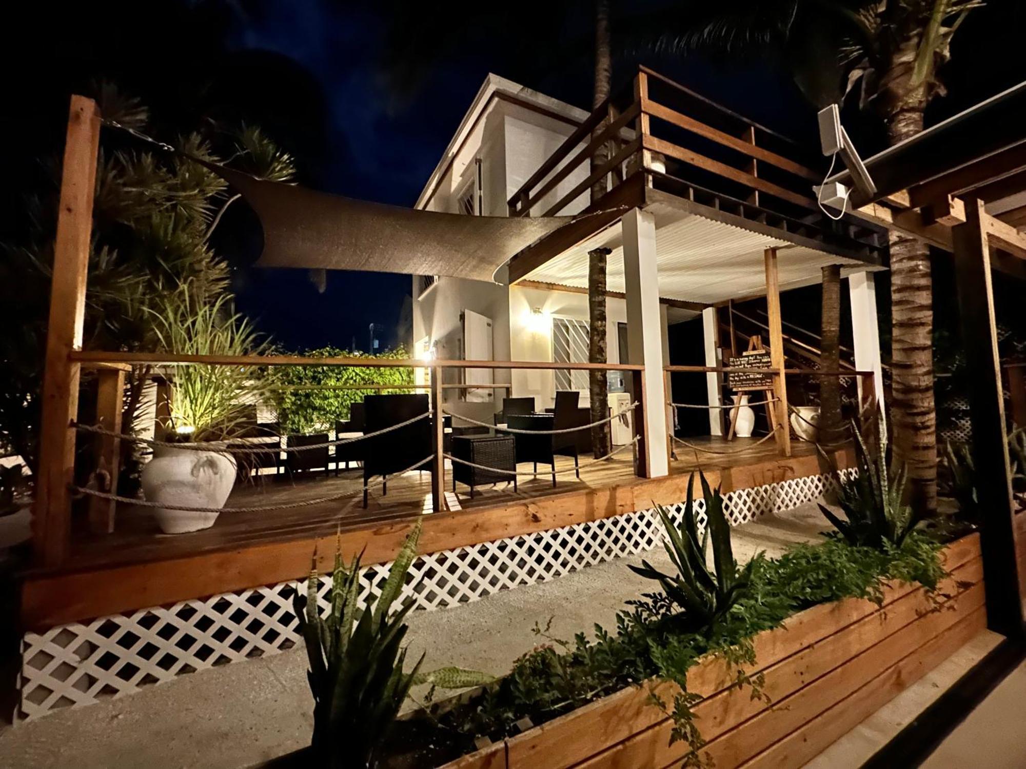 Treetops Hotel Caye Caulker Bagian luar foto