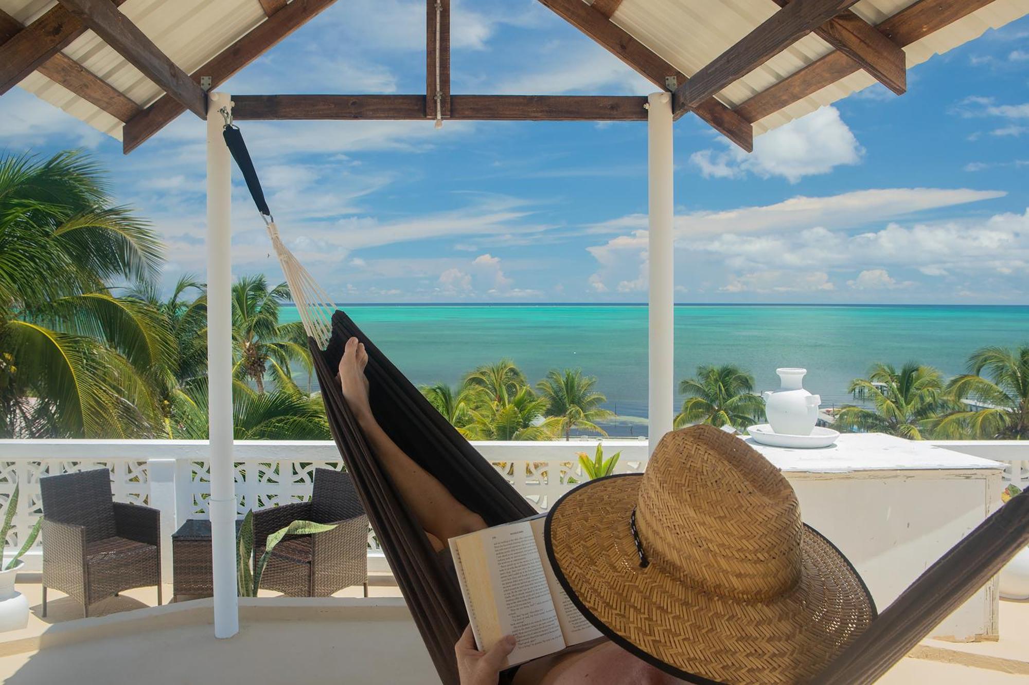 Treetops Hotel Caye Caulker Bagian luar foto