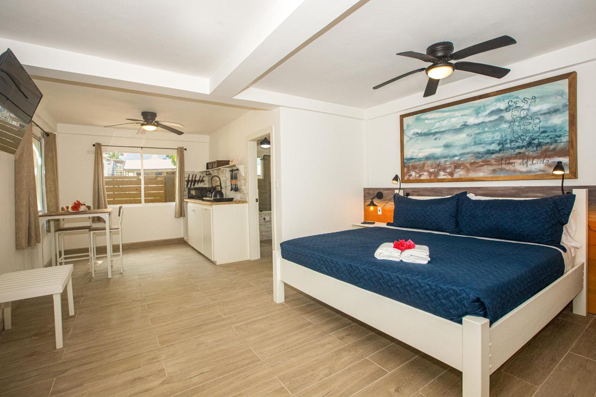 Treetops Hotel Caye Caulker Bagian luar foto