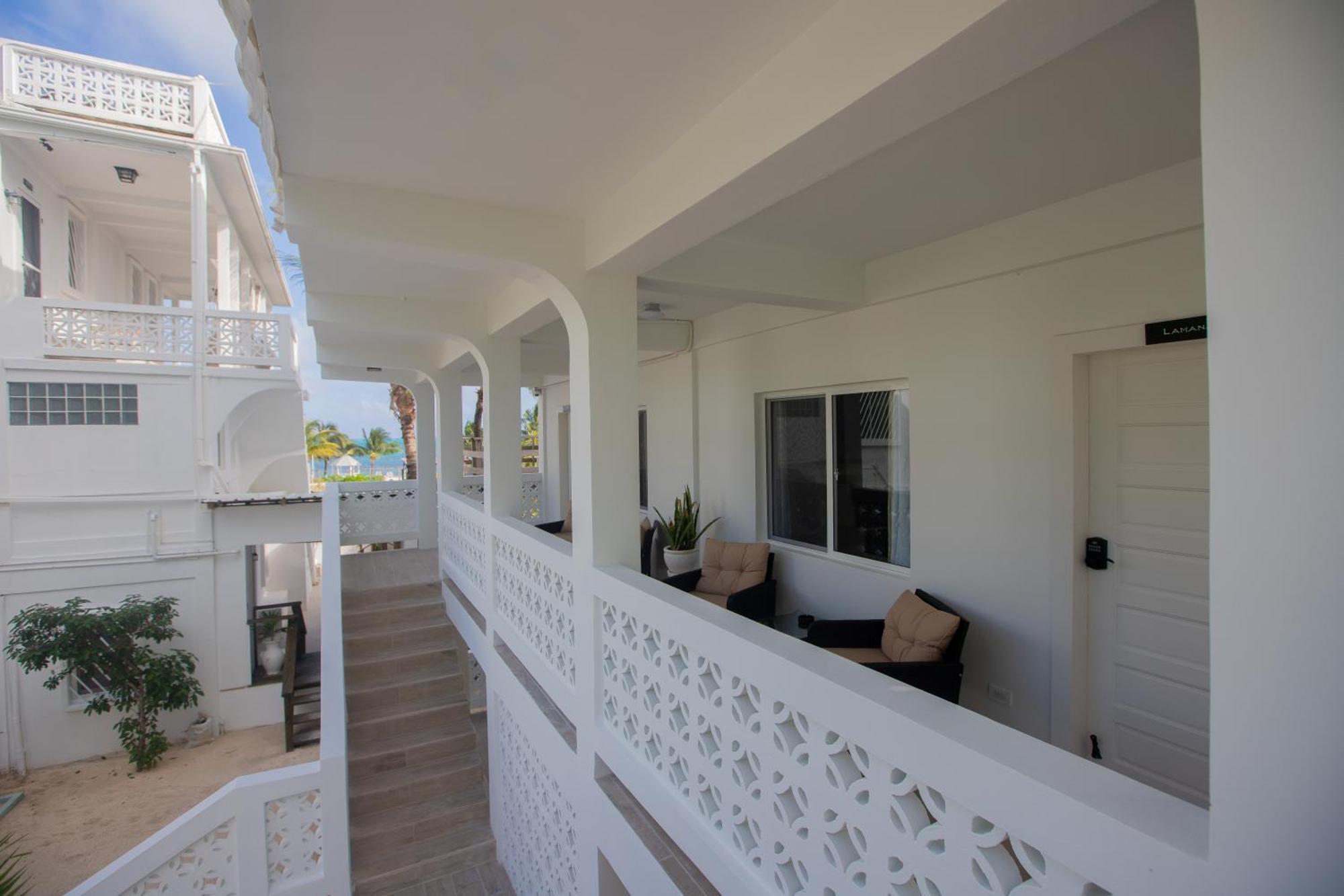 Treetops Hotel Caye Caulker Bagian luar foto
