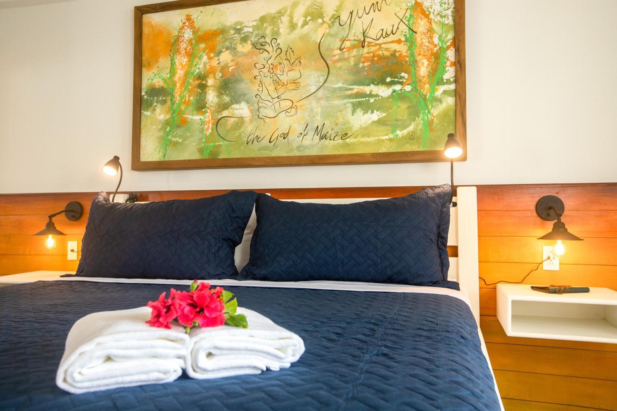 Treetops Hotel Caye Caulker Bagian luar foto