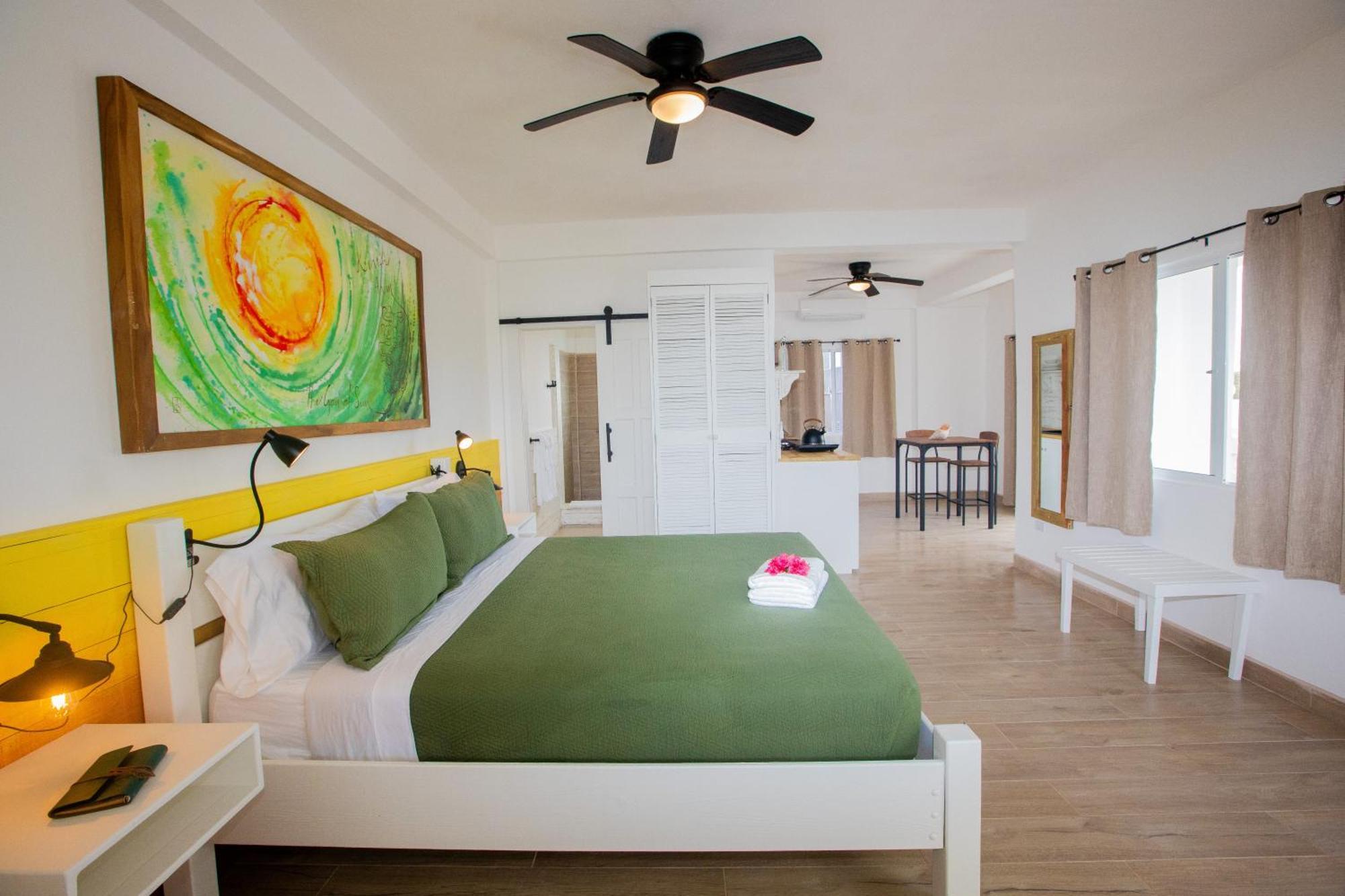 Treetops Hotel Caye Caulker Bagian luar foto