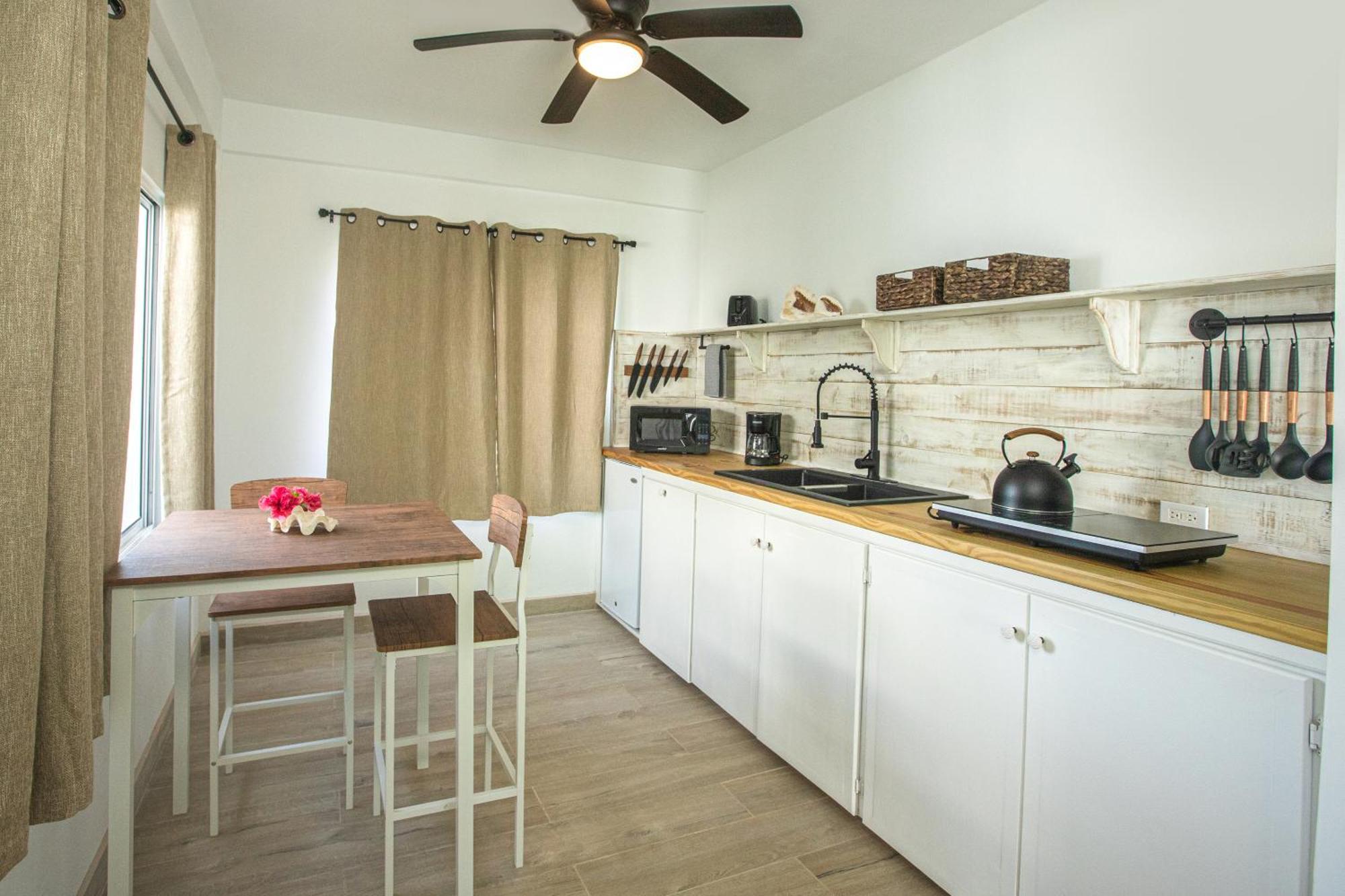 Treetops Hotel Caye Caulker Bagian luar foto
