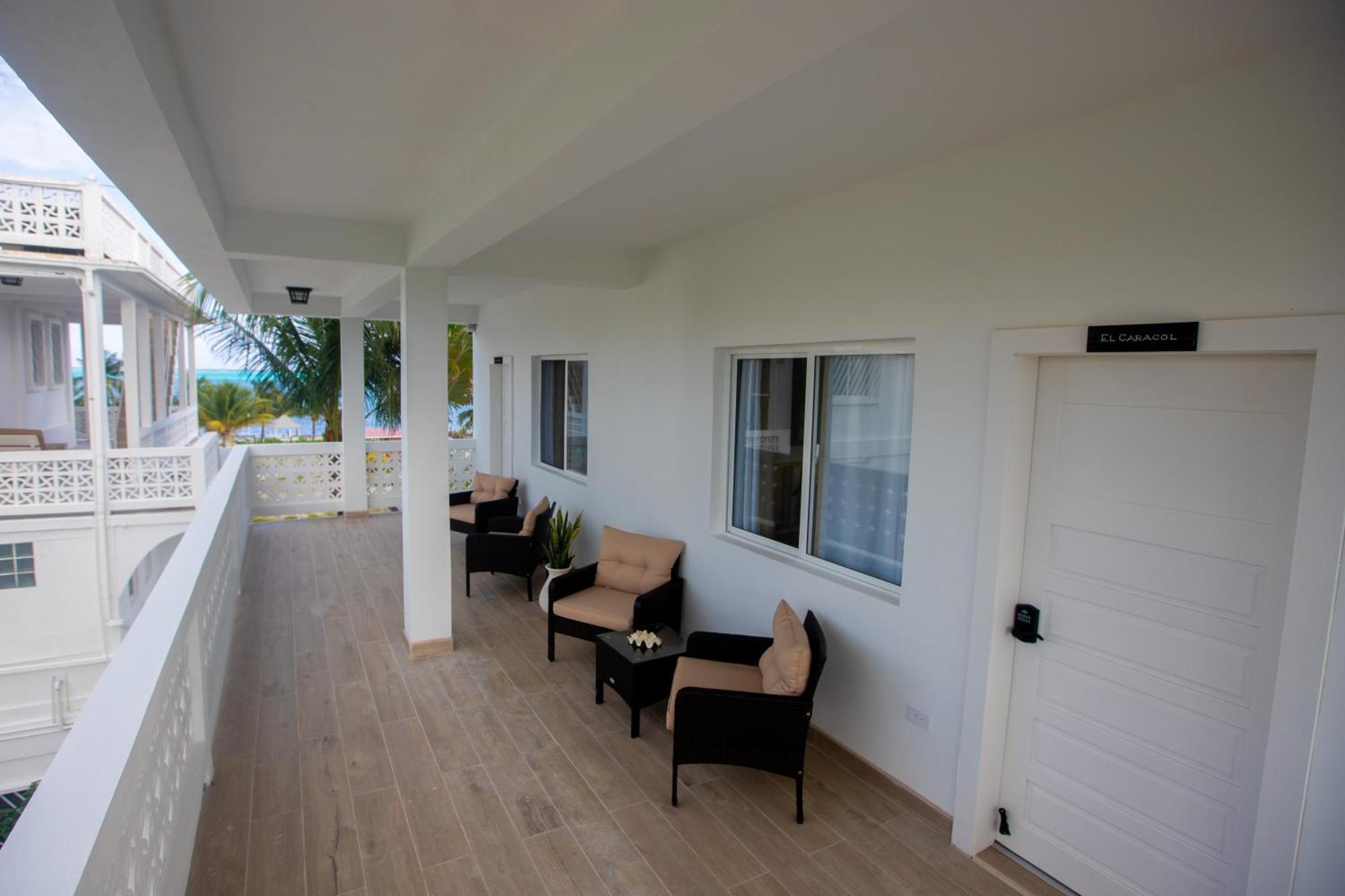 Treetops Hotel Caye Caulker Bagian luar foto