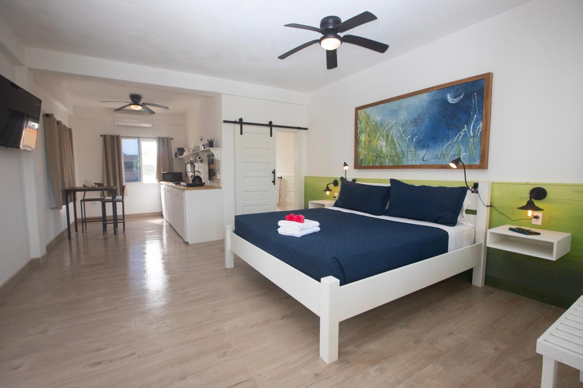 Treetops Hotel Caye Caulker Bagian luar foto