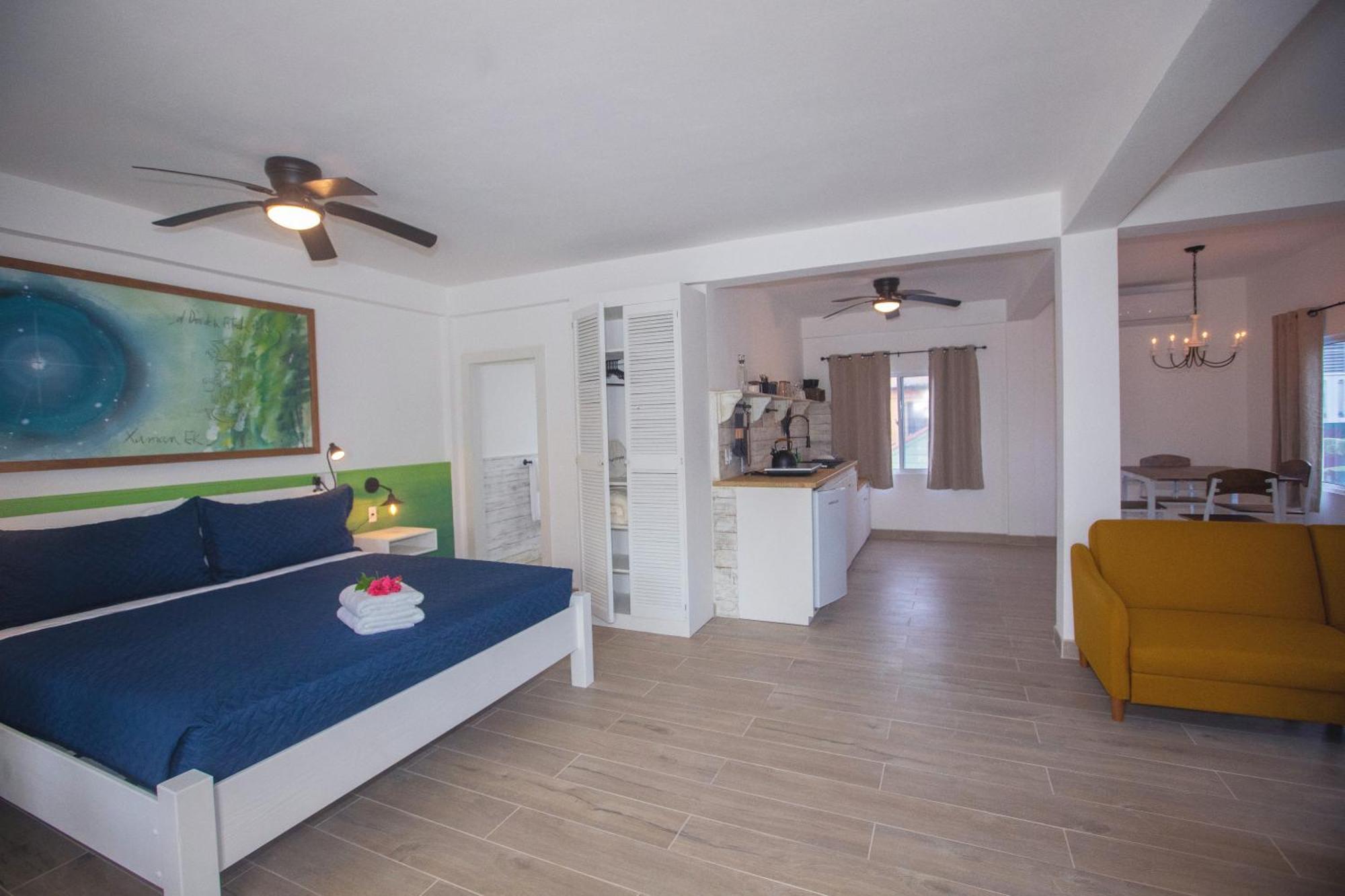 Treetops Hotel Caye Caulker Bagian luar foto