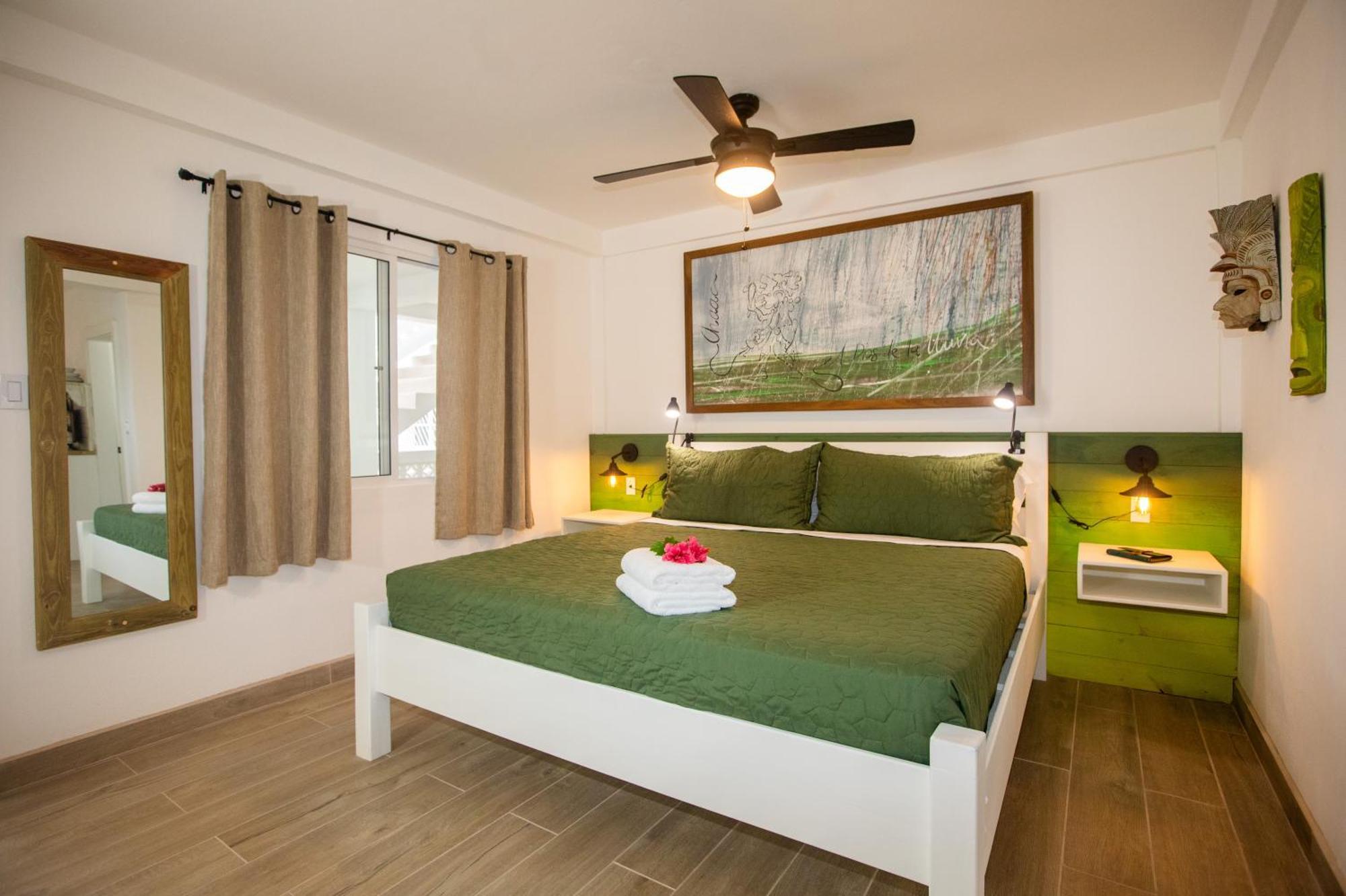 Treetops Hotel Caye Caulker Bagian luar foto