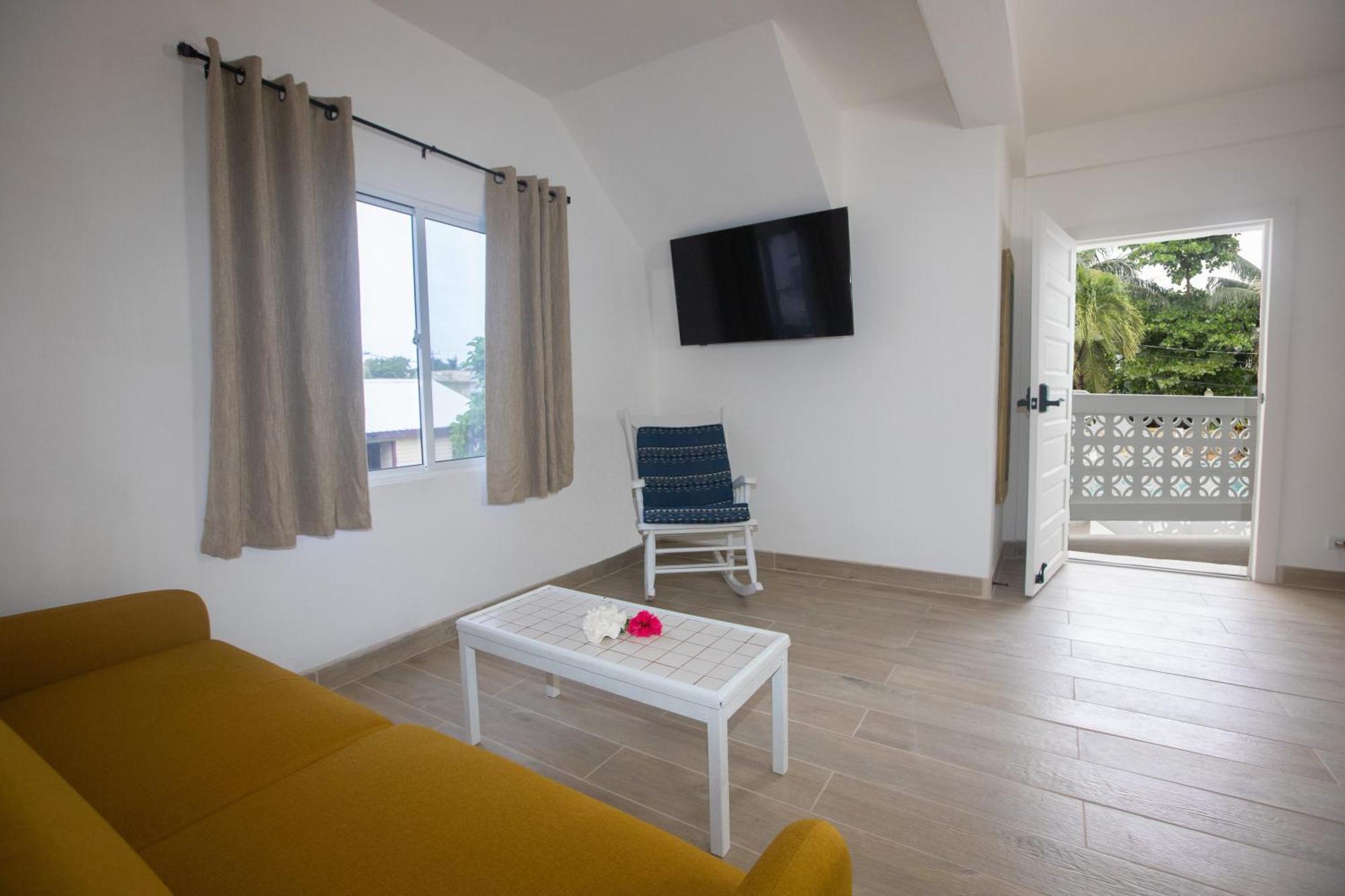 Treetops Hotel Caye Caulker Bagian luar foto