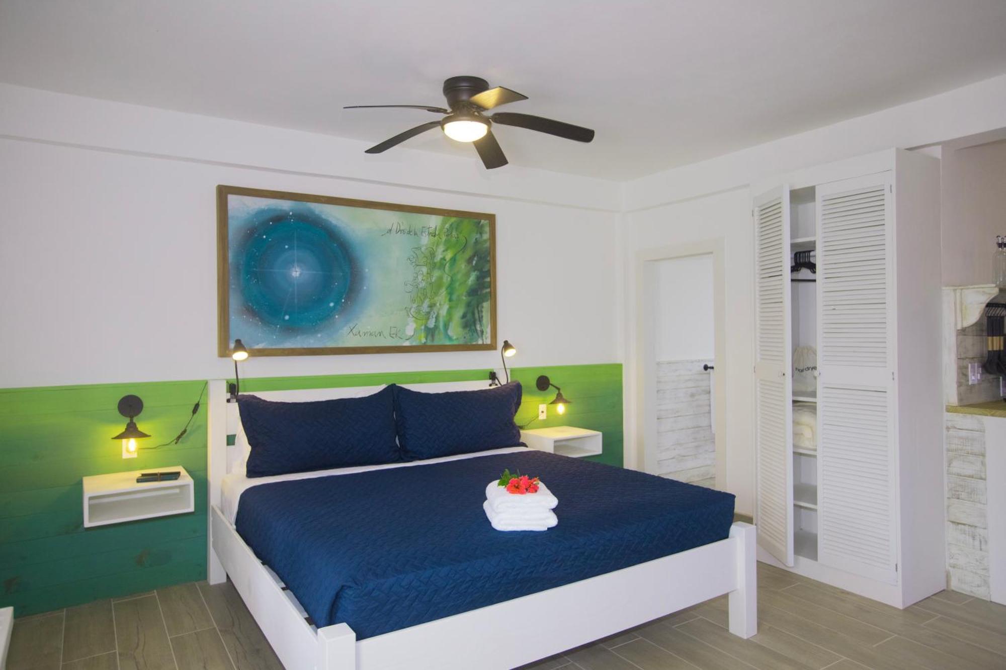 Treetops Hotel Caye Caulker Bagian luar foto