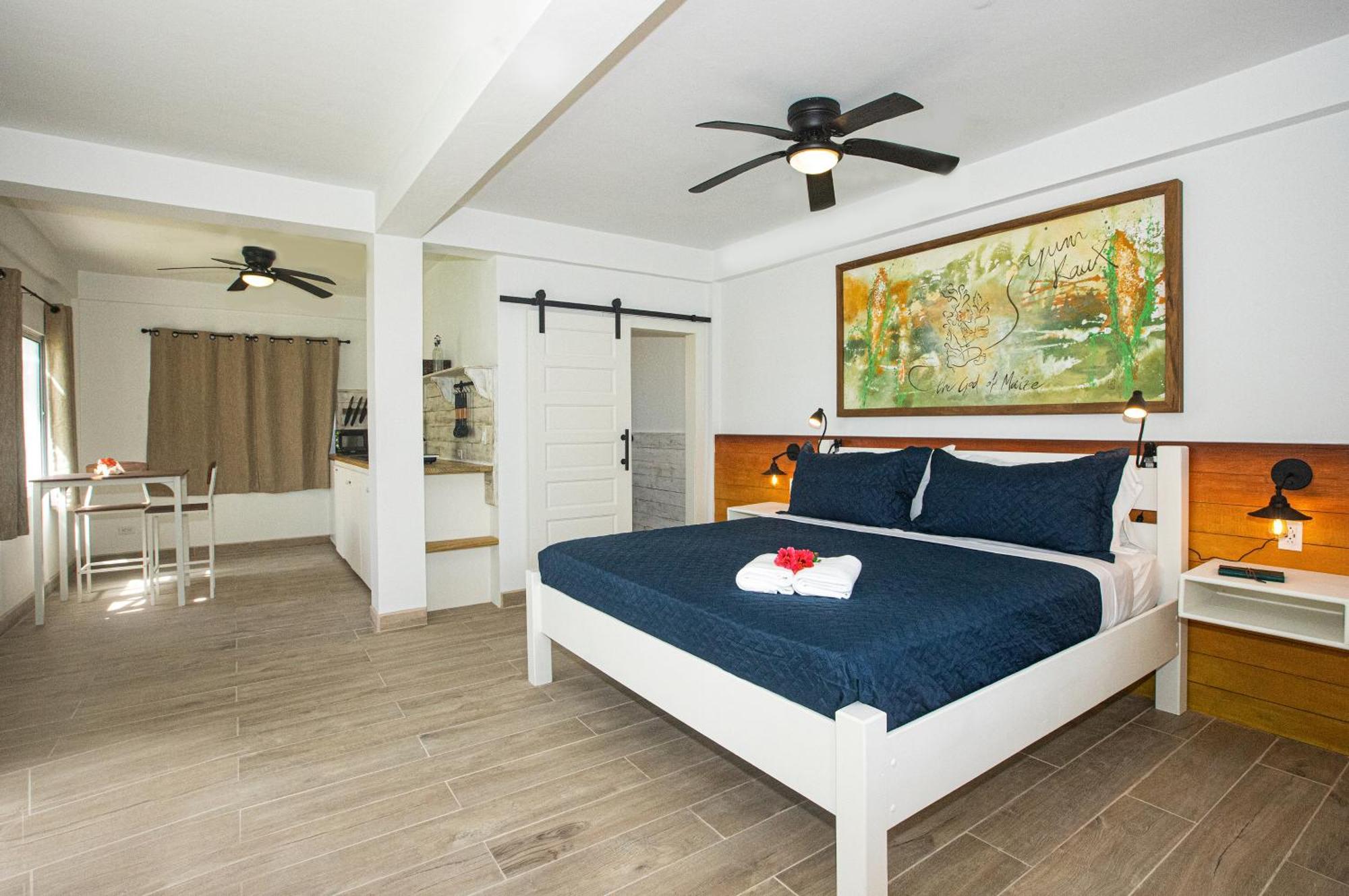 Treetops Hotel Caye Caulker Bagian luar foto