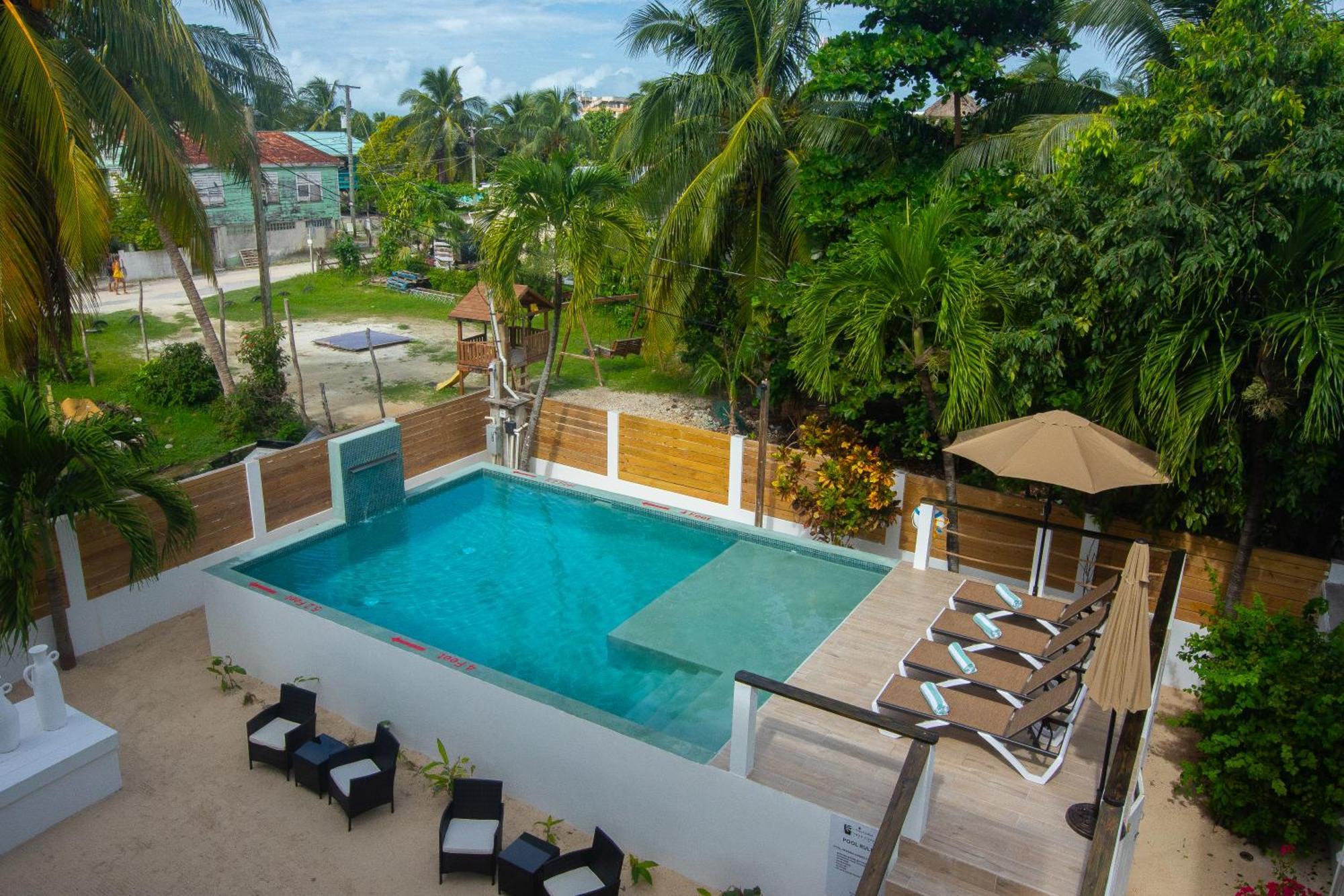 Treetops Hotel Caye Caulker Bagian luar foto